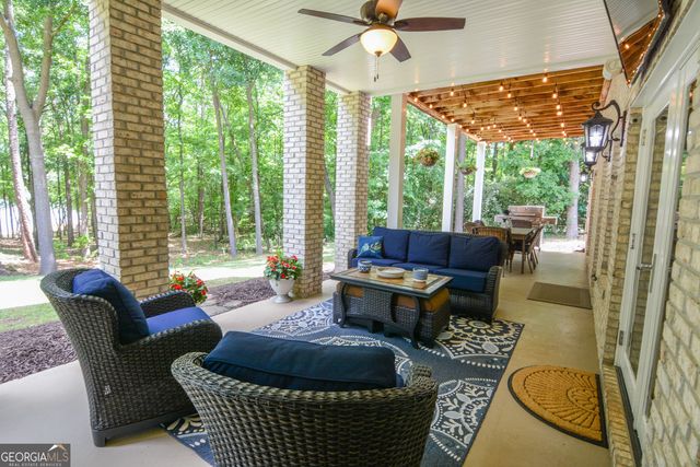305 Lakeshore Drive, Hartwell, GA 30643