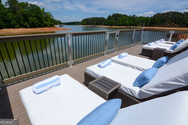 305 Lakeshore Drive, Hartwell, GA 30643
