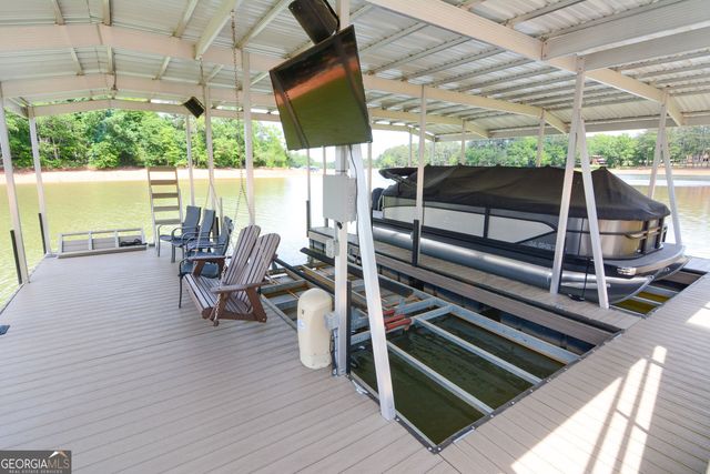 305 Lakeshore Drive, Hartwell, GA 30643