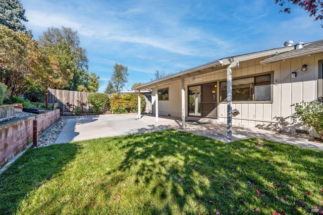 534 Nokomis Dr, Ukiah, CA 95482