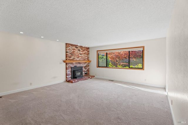 534 Nokomis Dr, Ukiah, CA 95482