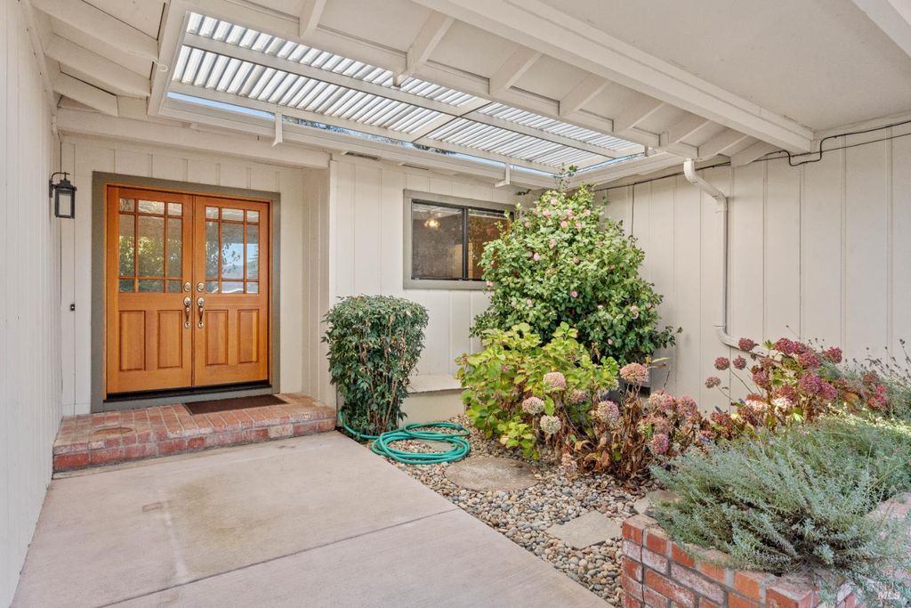 534 Nokomis Dr, Ukiah, CA 95482