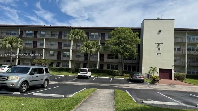 1200 SW 137th Avenue 211E, Pembroke Pines, FL 33027