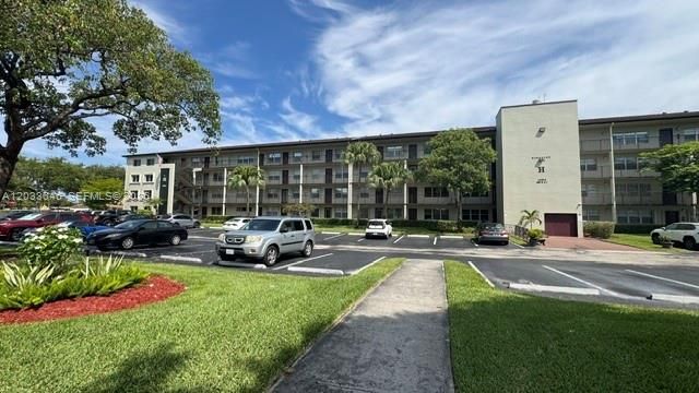 1200 SW 137th Avenue 211E, Pembroke Pines, FL 33027