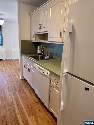 530 Valley 3S, Montclair, NJ 07043