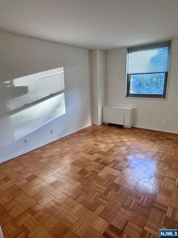 530 Valley 3S, Montclair, NJ 07043