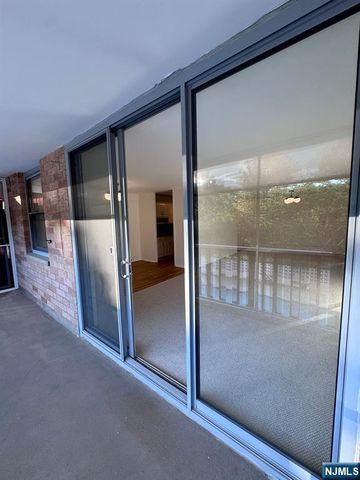 530 Valley 3S, Montclair, NJ 07043