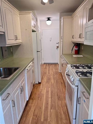 530 Valley 3S, Montclair, NJ 07043