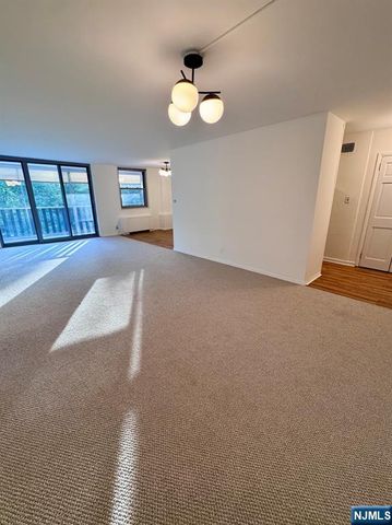 530 Valley 3S, Montclair, NJ 07043
