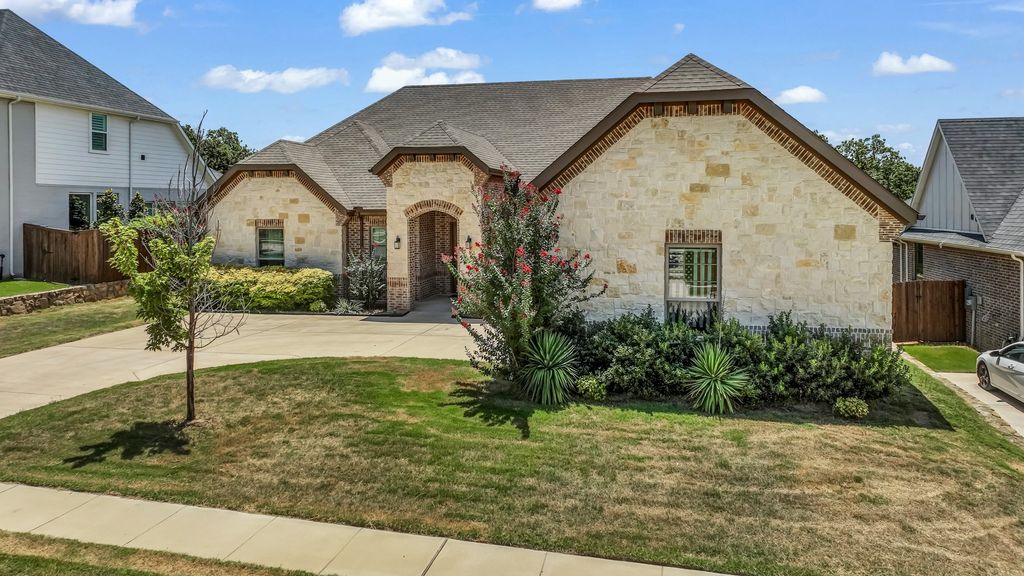 7228 Smith Farm Drive, North Richland Hills, TX 76182