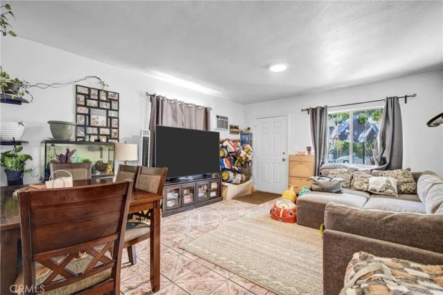 2043 City View, Los Angeles, CA 90033