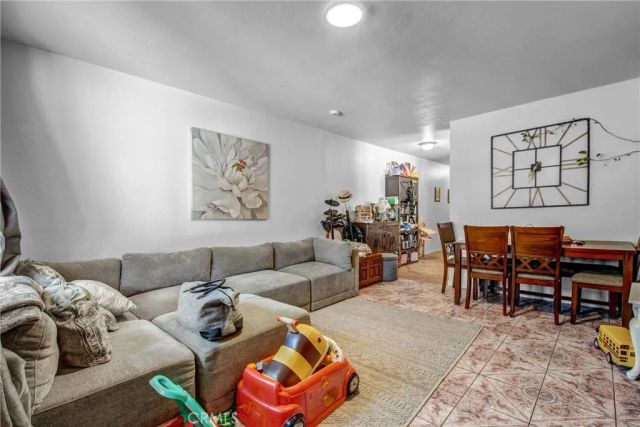 2043 City View, Los Angeles, CA 90033
