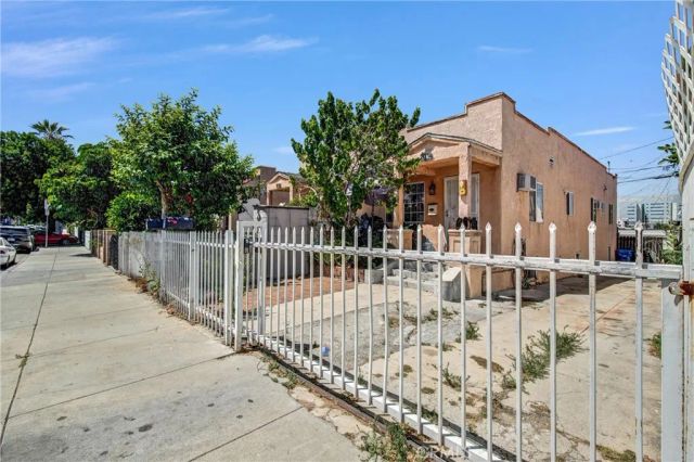 2043 City View, Los Angeles, CA 90033