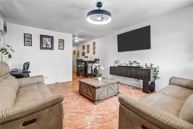 2043 City View, Los Angeles, CA 90033