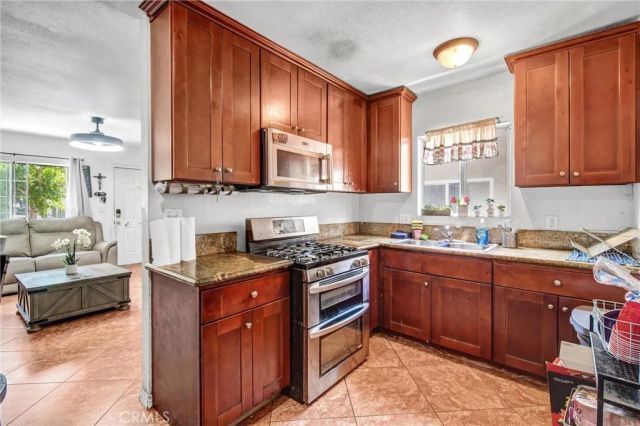 2043 City View, Los Angeles, CA 90033