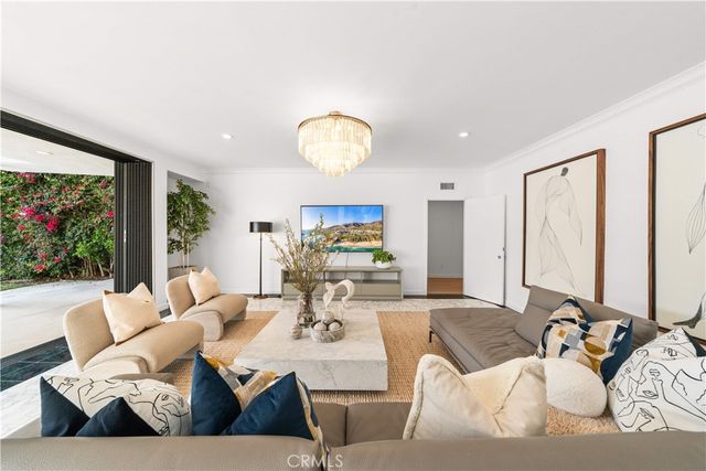 701 Trenton, Beverly Hills, CA 90210