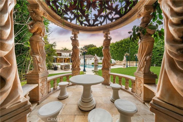 701 Trenton, Beverly Hills, CA 90210