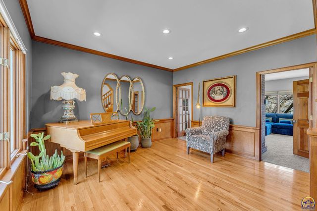 1116 Oak Tree DR, Lawrence, KS 66049