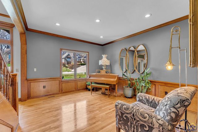 1116 Oak Tree DR, Lawrence, KS 66049