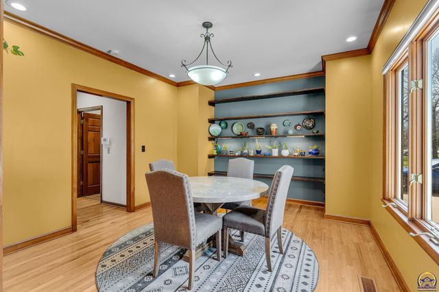 1116 Oak Tree DR, Lawrence, KS 66049