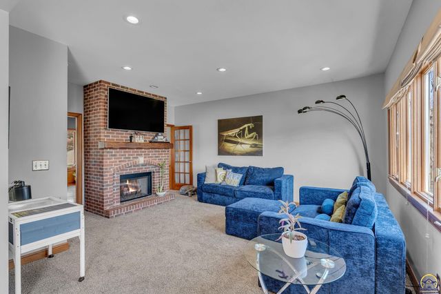 1116 Oak Tree DR, Lawrence, KS 66049