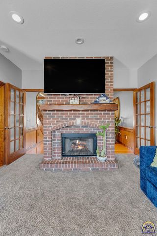 1116 Oak Tree DR, Lawrence, KS 66049