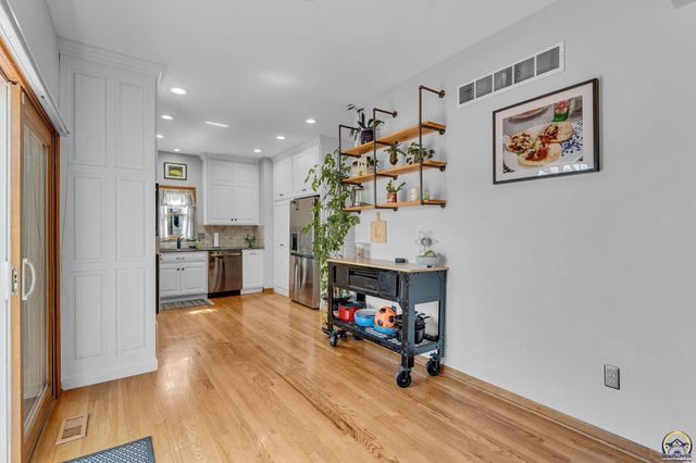 1116 Oak Tree DR, Lawrence, KS 66049