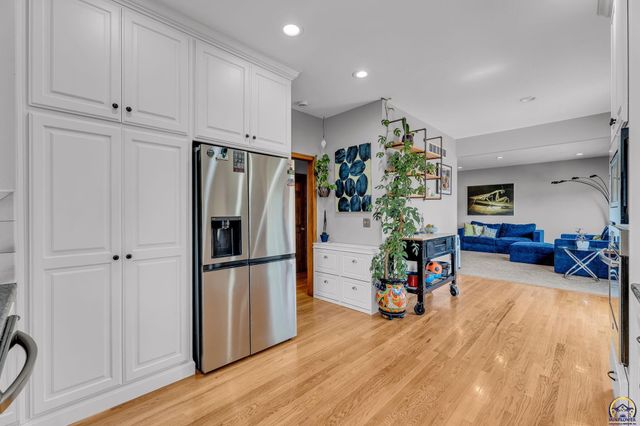 1116 Oak Tree DR, Lawrence, KS 66049