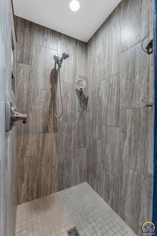 1116 Oak Tree DR, Lawrence, KS 66049