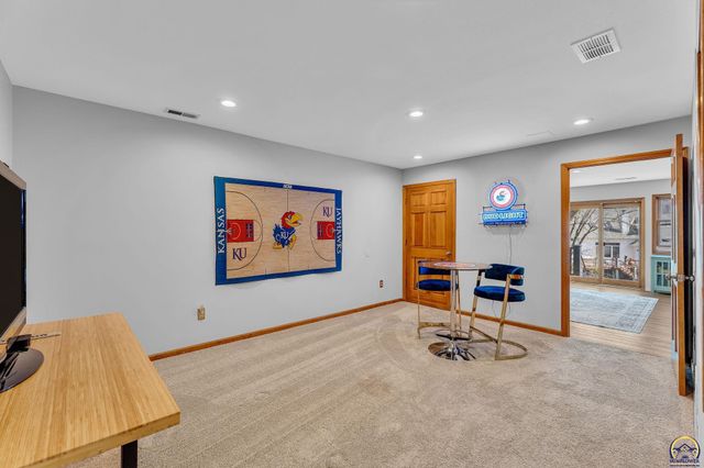 1116 Oak Tree DR, Lawrence, KS 66049