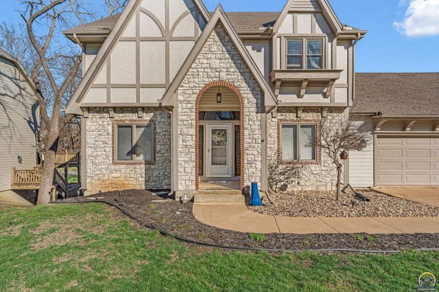 1116 Oak Tree DR, Lawrence, KS 66049