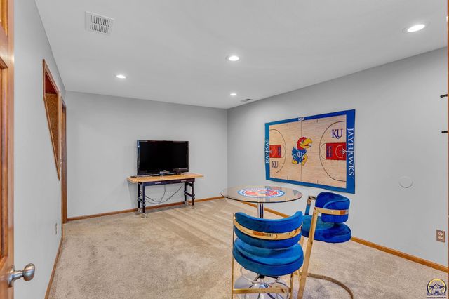 1116 Oak Tree DR, Lawrence, KS 66049