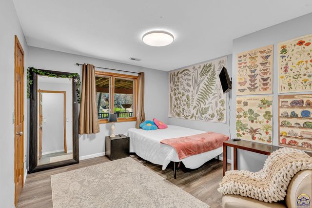 1116 Oak Tree DR, Lawrence, KS 66049