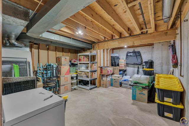 1116 Oak Tree DR, Lawrence, KS 66049