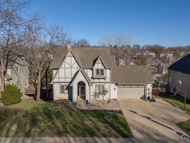 1116 Oak Tree DR, Lawrence, KS 66049