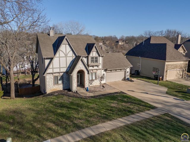 1116 Oak Tree DR, Lawrence, KS 66049