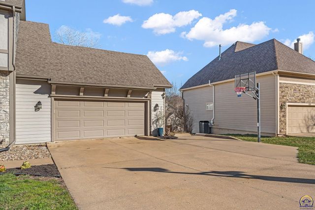 1116 Oak Tree DR, Lawrence, KS 66049