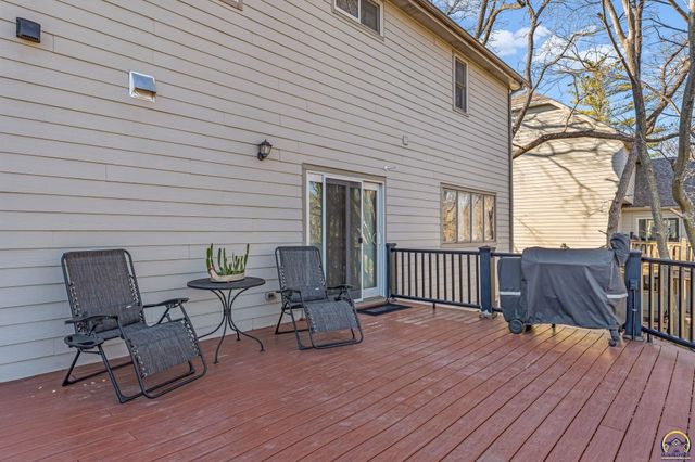 1116 Oak Tree DR, Lawrence, KS 66049