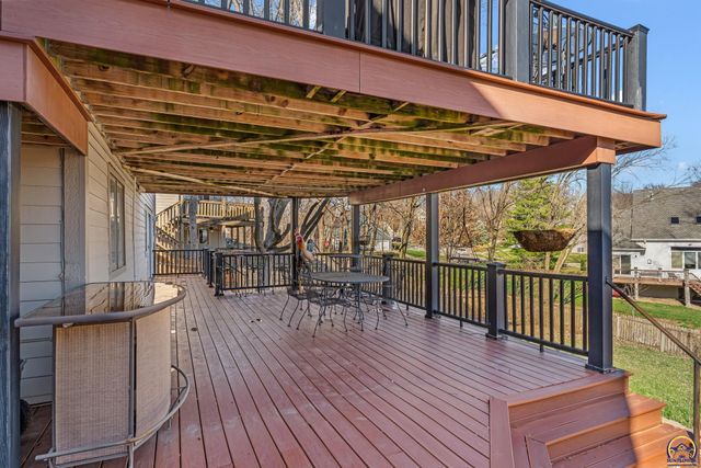 1116 Oak Tree DR, Lawrence, KS 66049