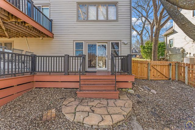 1116 Oak Tree DR, Lawrence, KS 66049