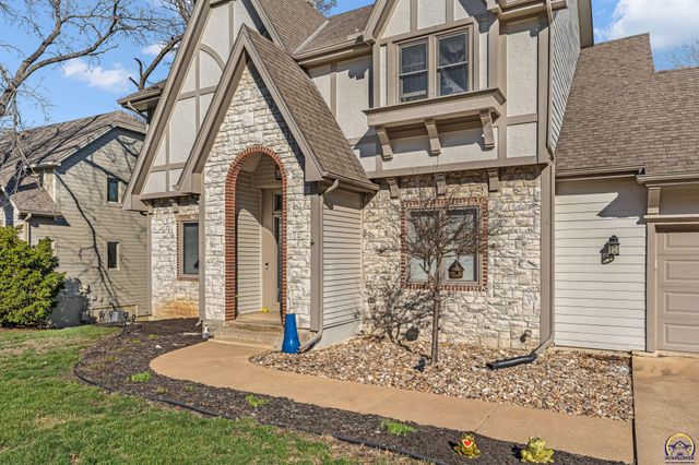 1116 Oak Tree DR, Lawrence, KS 66049