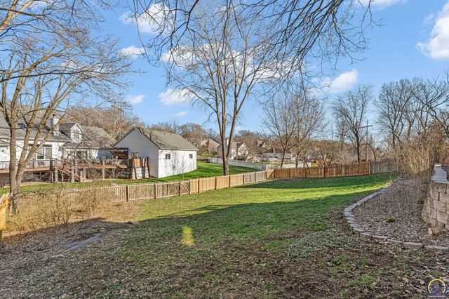 1116 Oak Tree DR, Lawrence, KS 66049