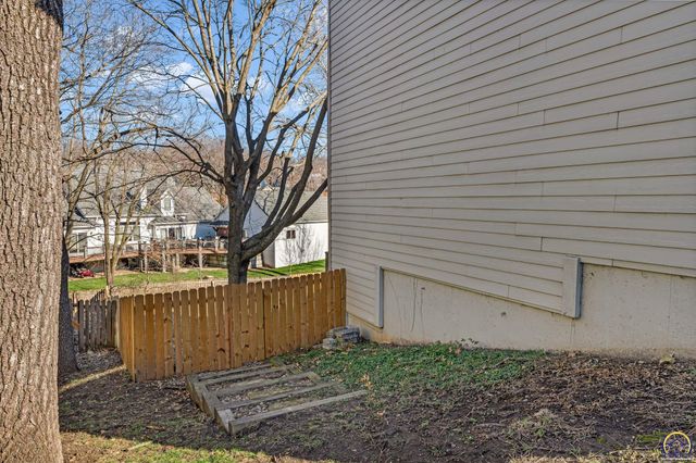 1116 Oak Tree DR, Lawrence, KS 66049