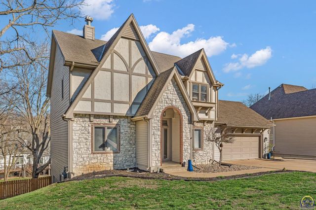 1116 Oak Tree DR, Lawrence, KS 66049