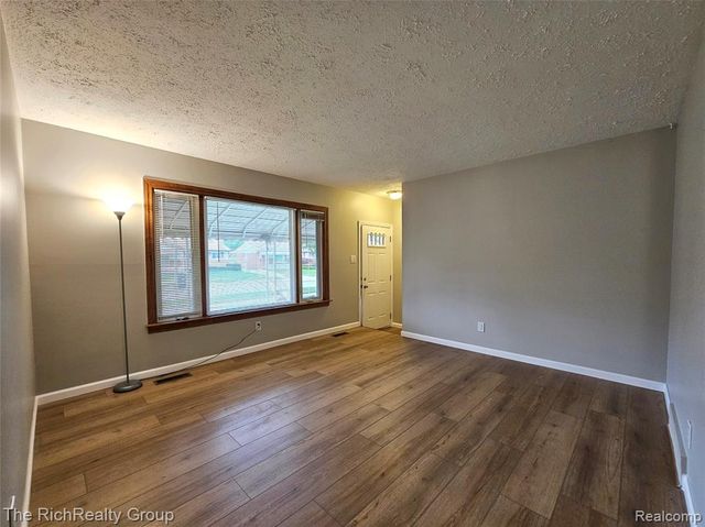 284 S Byfield Street, Westland, MI 48186