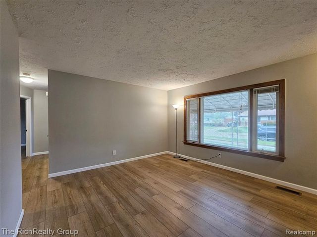 284 S Byfield Street, Westland, MI 48186