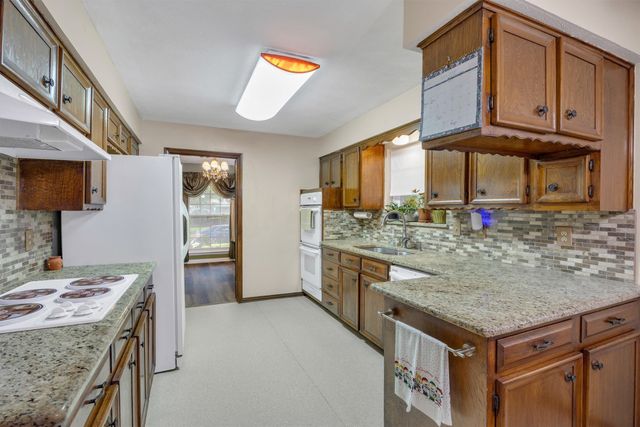 7959 Greenhollow Lane, Dallas, TX 75240