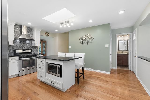 12001 W Lake View Drive, Orland Park, IL 60467