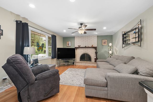 12001 W Lake View Drive, Orland Park, IL 60467