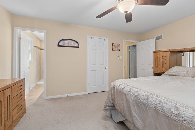 12001 W Lake View Drive, Orland Park, IL 60467